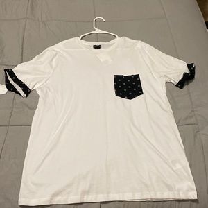 White and black H&M t-shirt